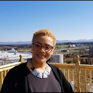 Meet your Posher, Linda